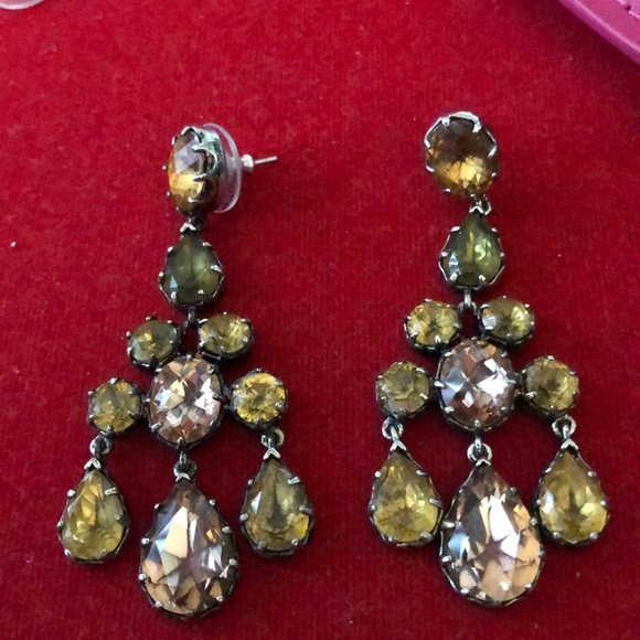 ๐ Lovely Pierced Earrings